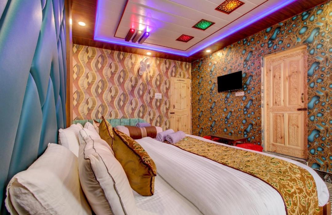 Hotel Royal Hameed Srīnagar 部屋 写真